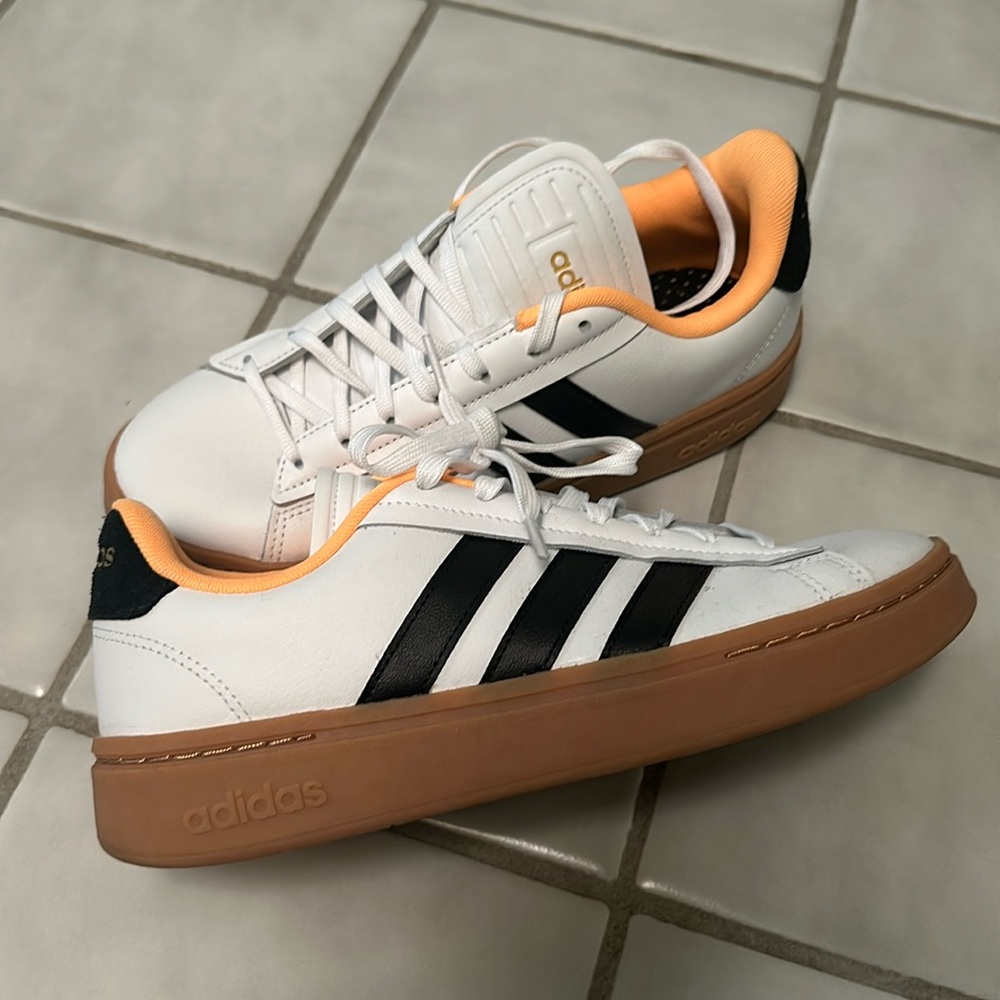 NWOT Adidas sneakers